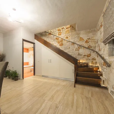 Eden Villa *