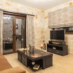 Eden Villa *